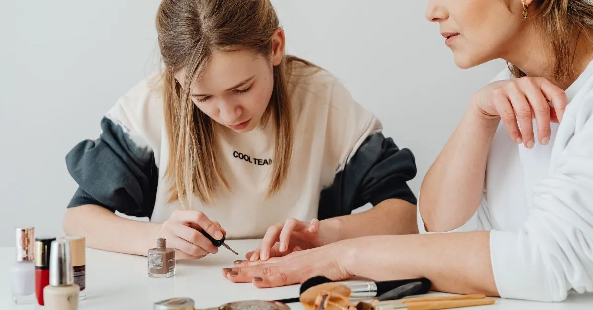 Việc làm Latvia tiệm nail: Cơ hội định cư châu Âu rộng mở